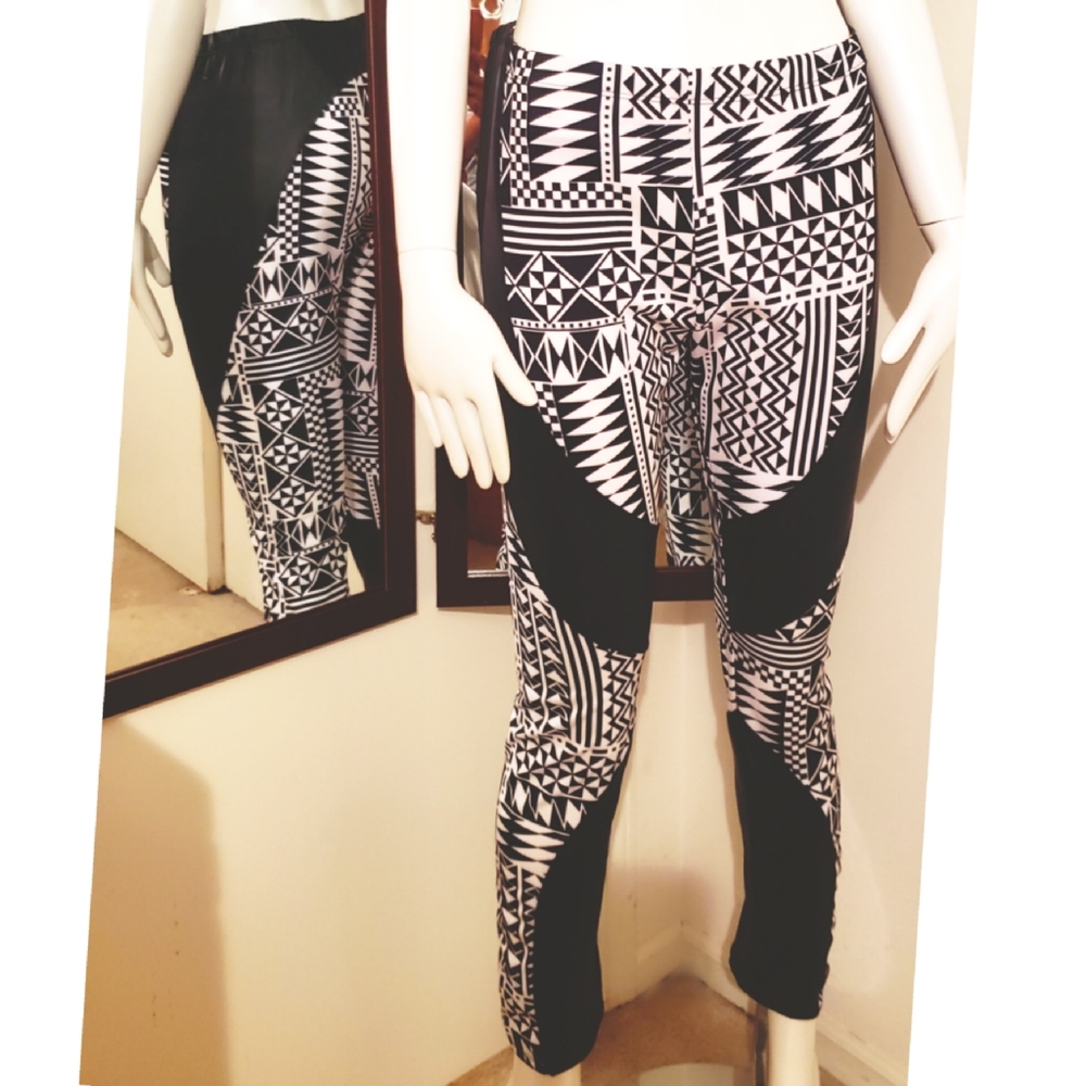 Arden B Tribal print legging size L